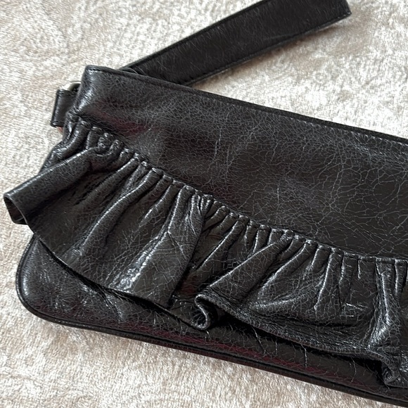 HOBO International Vintage Genuine Leather Black Ruffle Zippered Clutch Wristlet - Picture 3 of 16